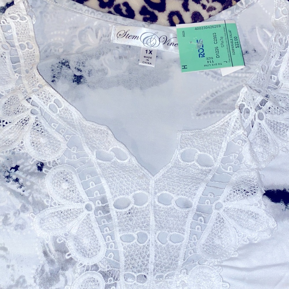 Pretty blouse - Picture 2 of 2